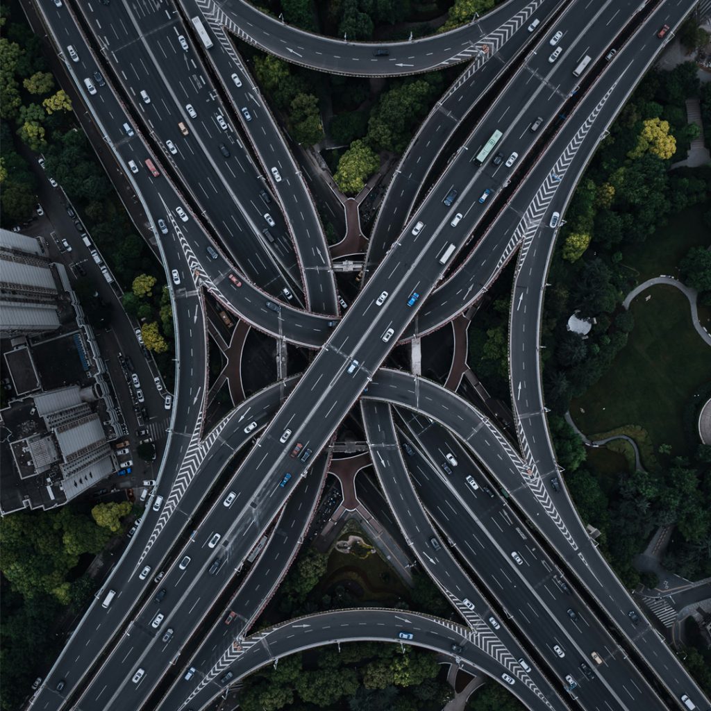 Die Automobil-Branche erlebt einen Wandel und Fördermittel helfen Unternehmen, Transformationsprojekte wirtschaftlich umzusetzen.