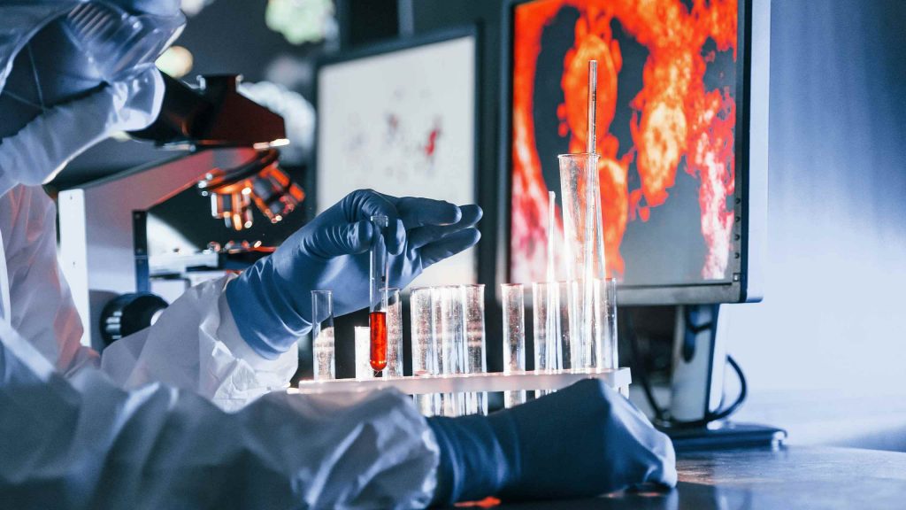 Forschungslabor mit moderner Messtechnik – repräsentiert die analytische Kompetenz und Innovationskraft des Projekts DiabKON.