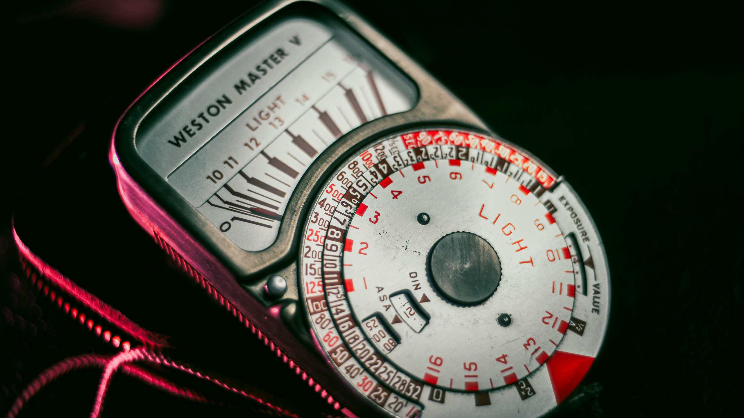 Präzises Messinstrument in Nahaufnahme – symbolisiert die innovative Messtechnik des Projekts Gauss Instruments.