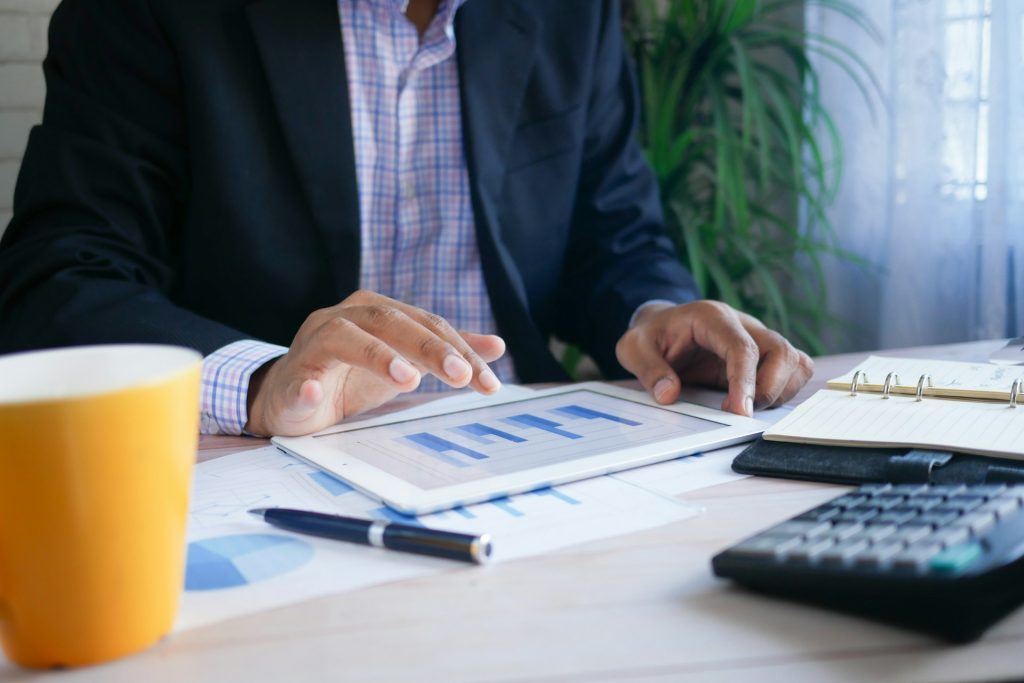 Forschungszulage für Unternehmen in Schwierigkeiten: Analyse von Finanzdaten und förderrelevanten Kennzahlen zur Prüfung der Förderfähigkeit.